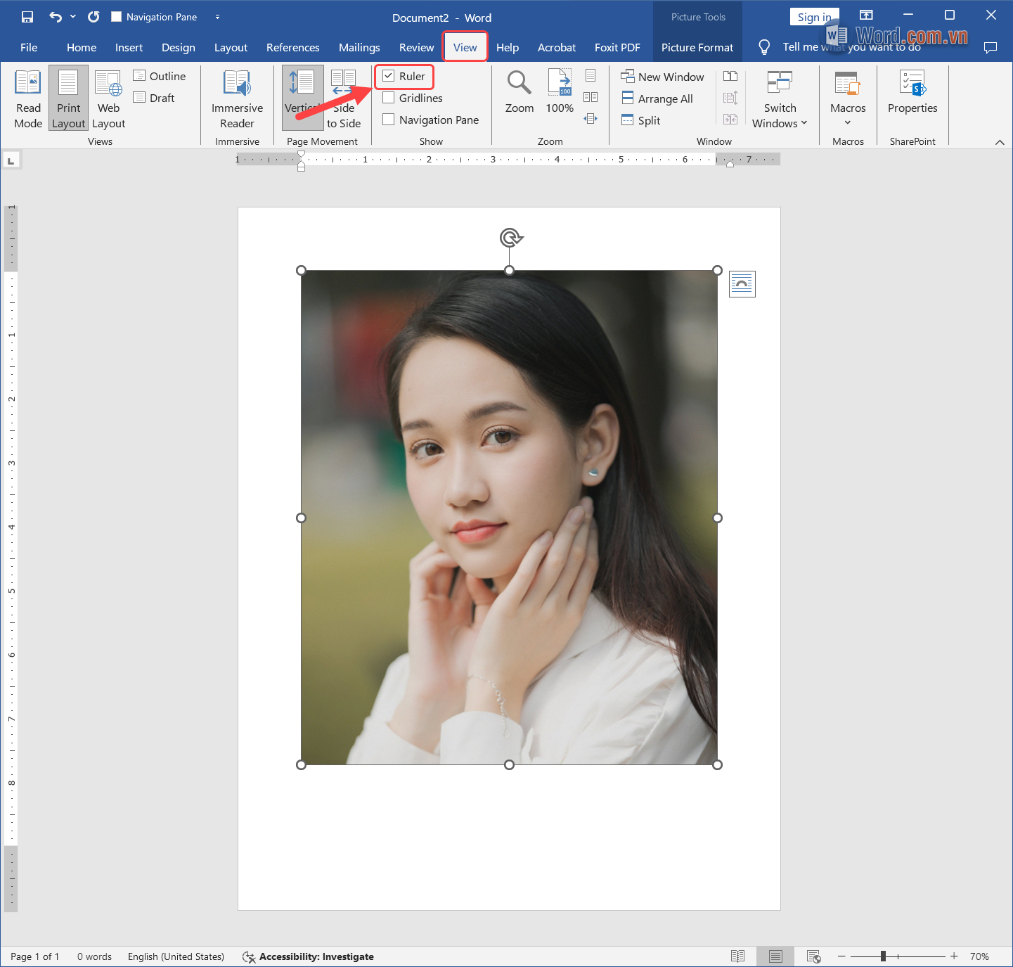 Chọn thẻ View → Ruler để bật thước kẻ trên giao diện Word