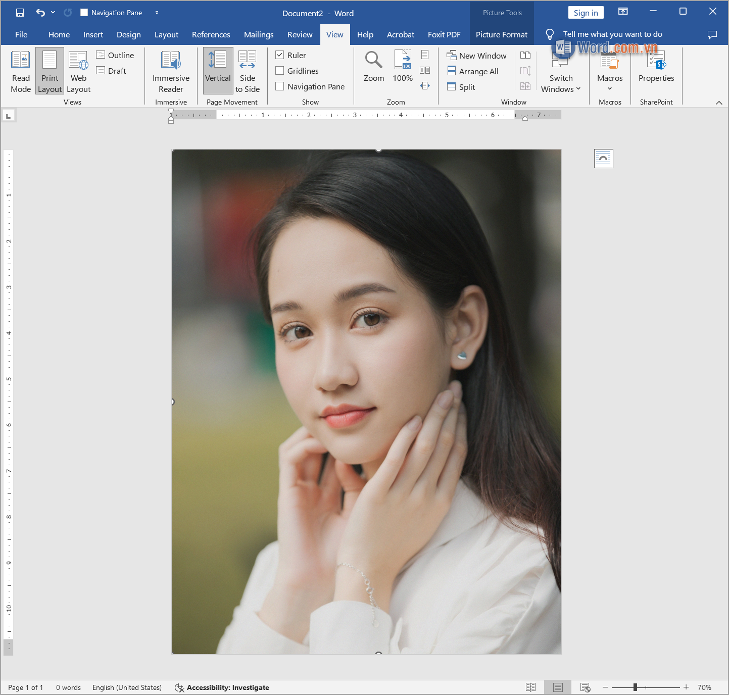 Hoàn tất việc chèn hình full trang vào trong trang Word 
