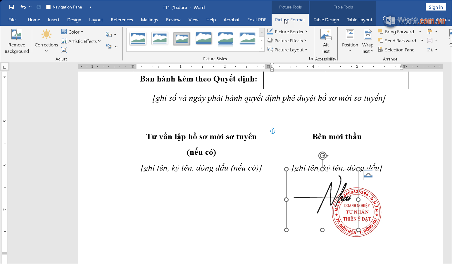 căn chỉnh vị trí chữ ký và con dấu sao cho phù hợp