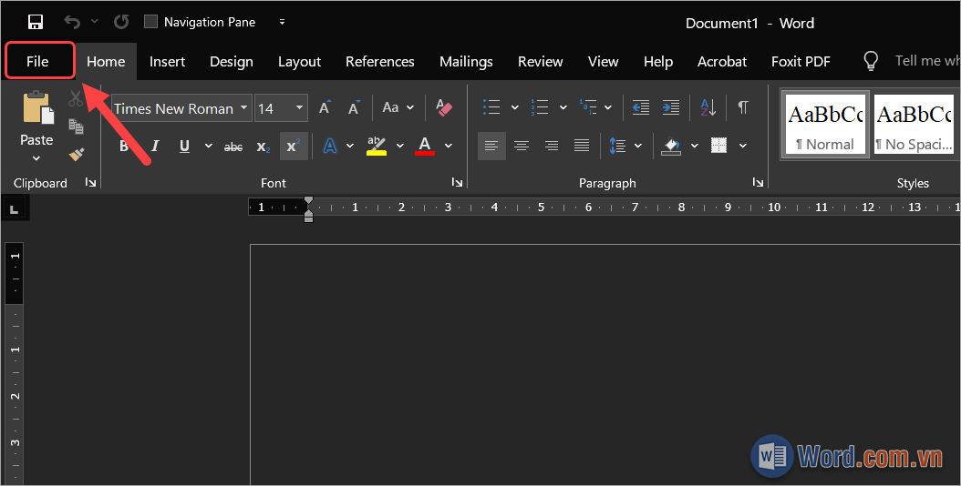 Mở phần mềm Word, chọn mục File trên thẻ công cụ